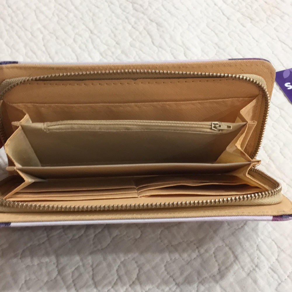 Spacious Wallet - Picture 4 of 6